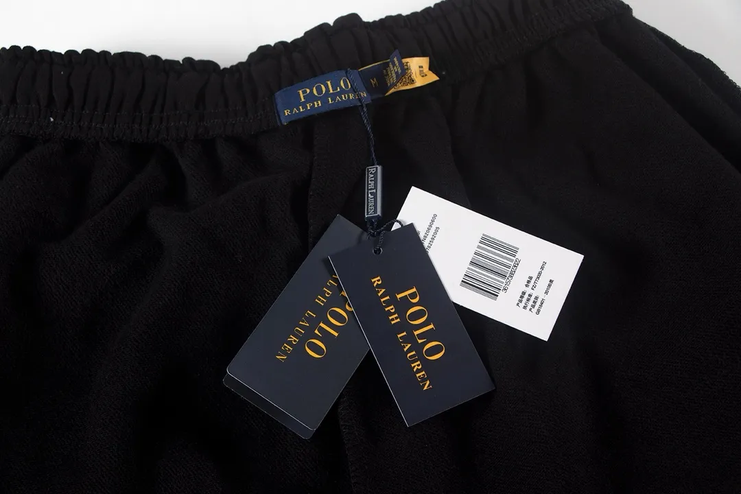 P220 Color: Black/Navy Blue/Coffee Brown/Heather Gray Size: S M L Details are everywhere